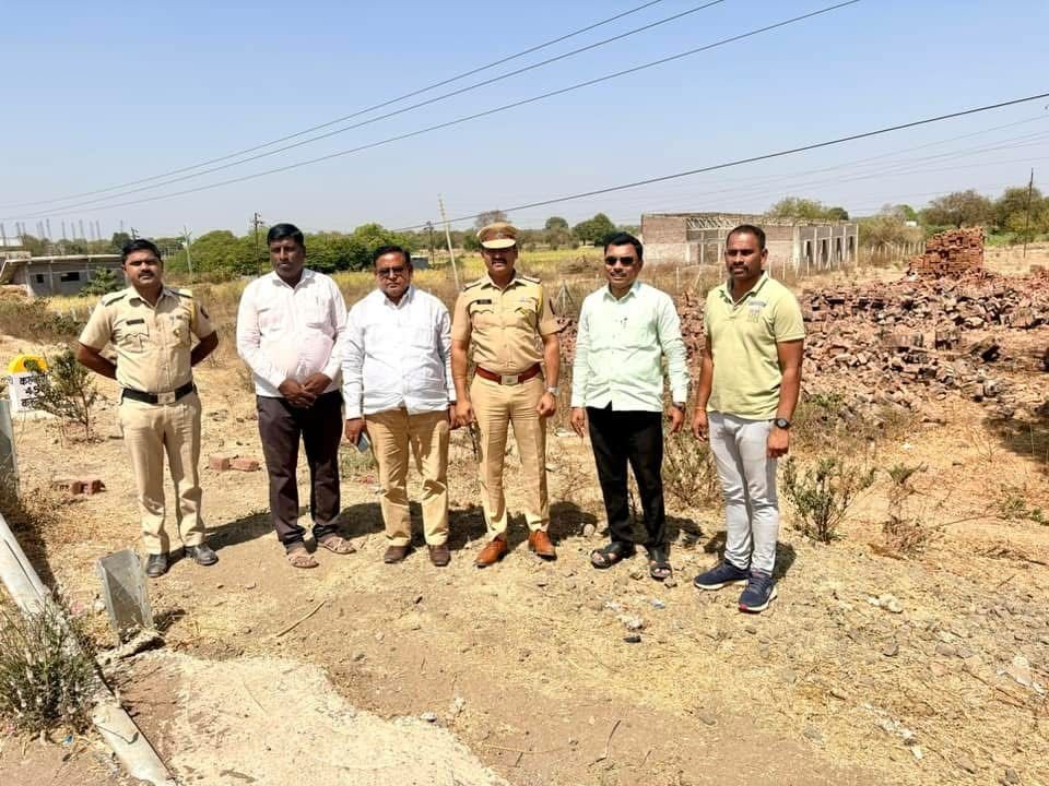 पेडगाव येथे पोलीस चौकीच्या नियोजित जागेची पाहणी